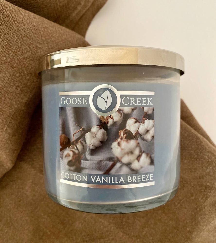 Фото Ароматическая соевая трехфитильная свечка Goose Creek Cotton Vanilla Breeze 35+ часов