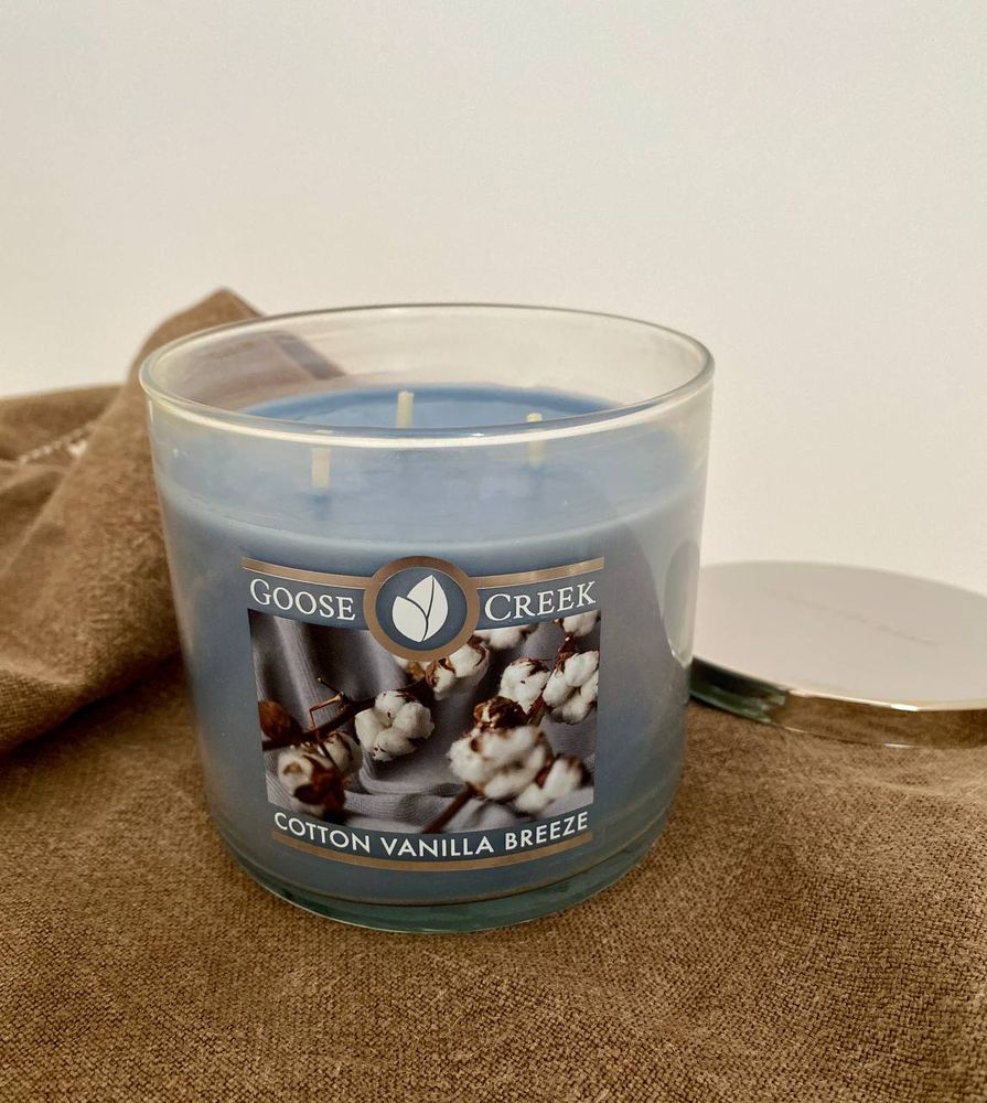 Фото Ароматическая соевая трехфитильная свечка Goose Creek Cotton Vanilla Breeze 35+ часов