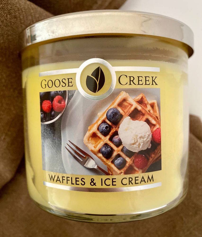 Фото Ароматическая соевая трехфитильная свечка Goose Creek Waffles & Ice Cream 35+ часов