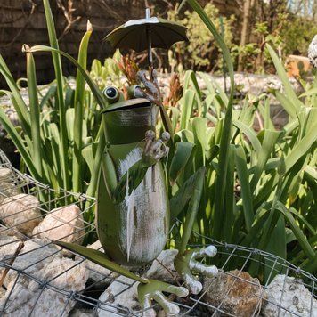 Фото Садовая фигурка Campo Металлическая лягушка с зонтиком 16x13xH20cm Германия