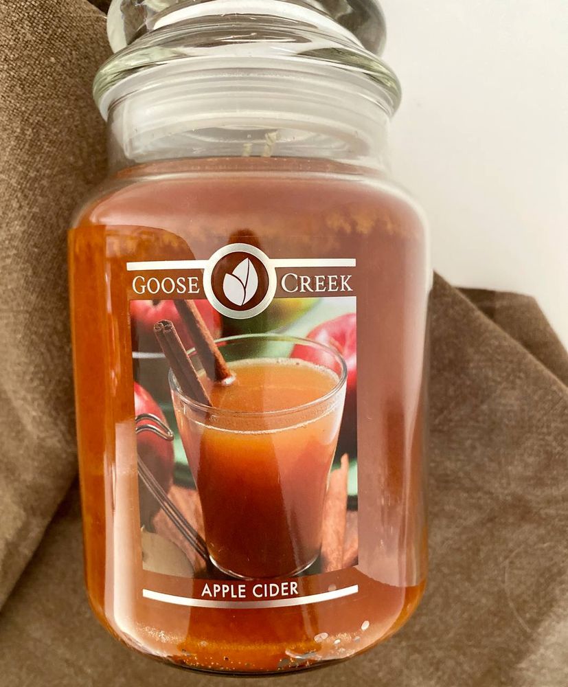 Фото Ароматическая соевая двухфитильная свечка Goose Creek Apple Cider 150 часов