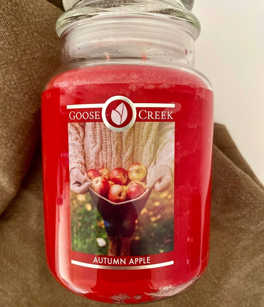 Фото Ароматическая соевая двухфитильная свечка Goose Creek Autumn Apple 150 часов