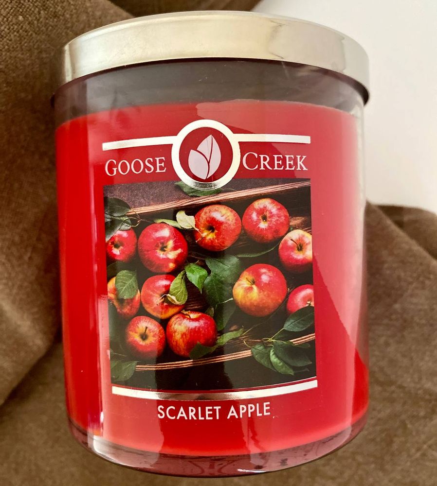 Фото Ароматическая соевая двухфитильная свечка Goose Creek Scarlet Apple 60 часов